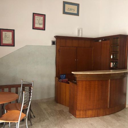 Hotel Taj Bettolle Bagian luar foto