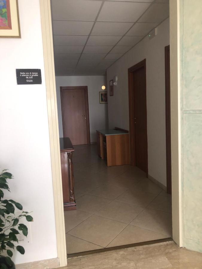 Hotel Taj Bettolle Bagian luar foto
