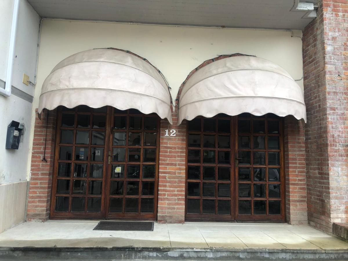 Hotel Taj Bettolle Bagian luar foto