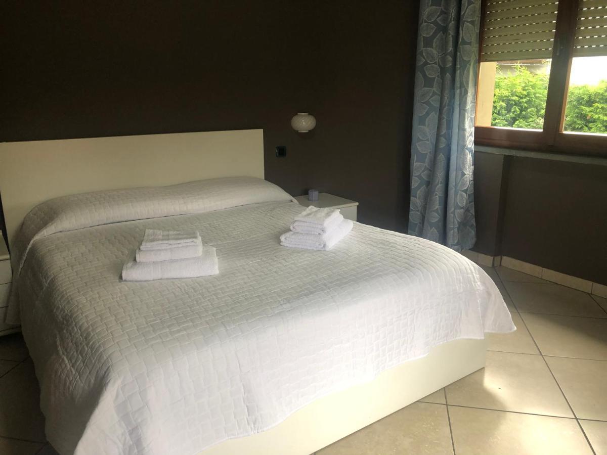 Hotel Taj Bettolle Bagian luar foto