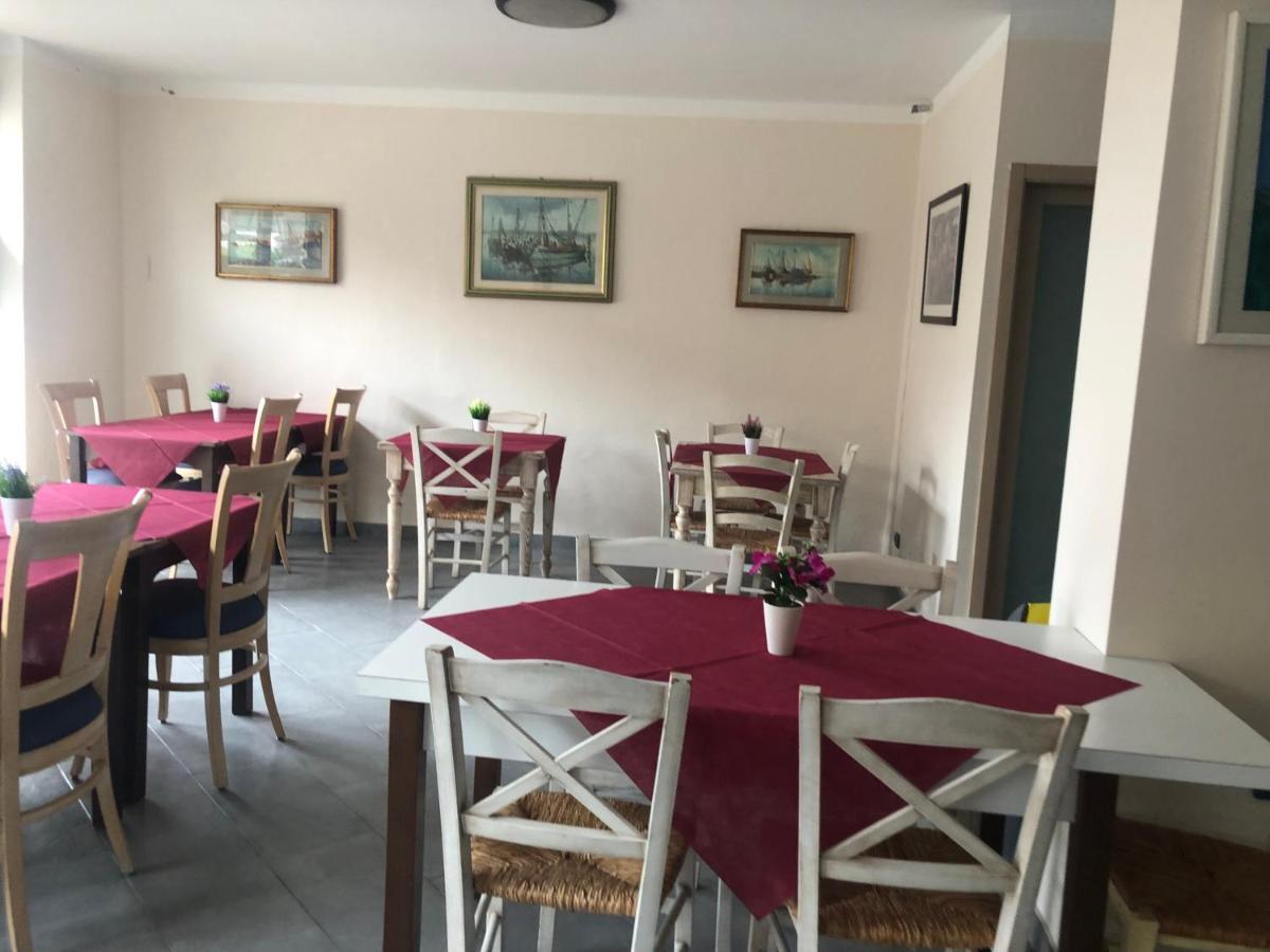 Hotel Taj Bettolle Bagian luar foto