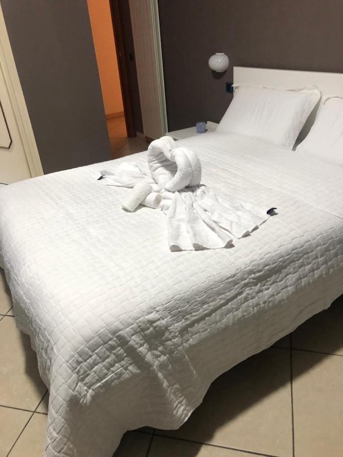 Hotel Taj Bettolle Bagian luar foto
