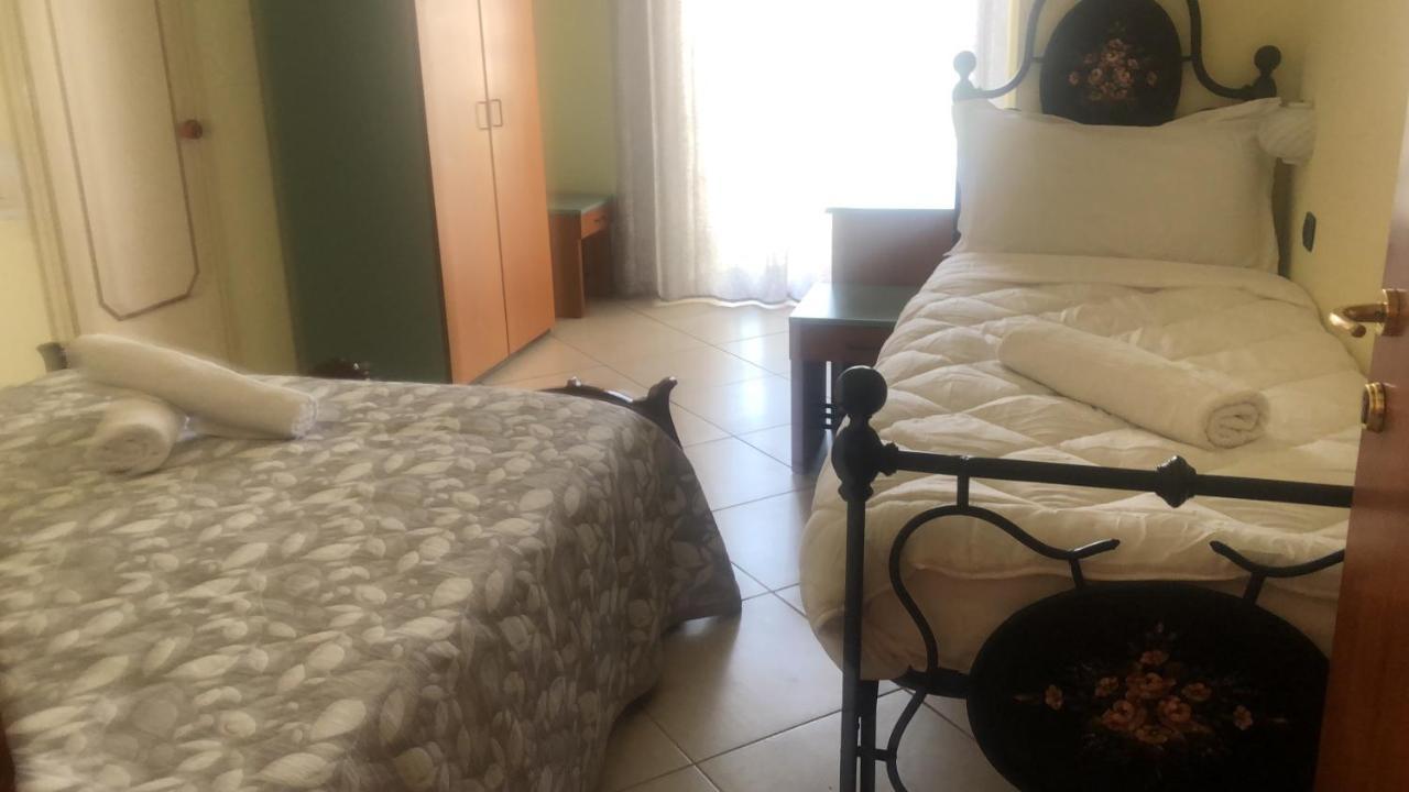 Hotel Taj Bettolle Bagian luar foto