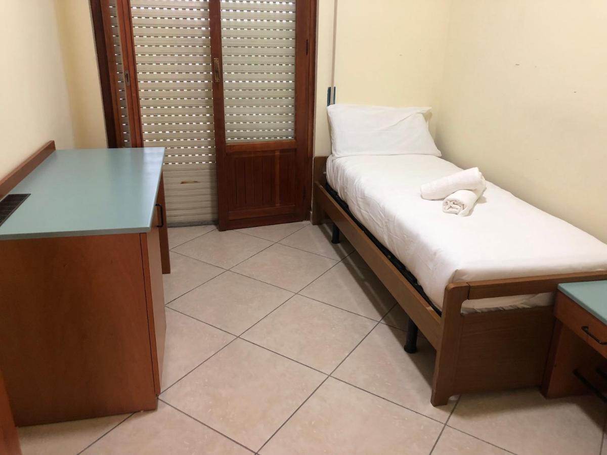 Hotel Taj Bettolle Bagian luar foto